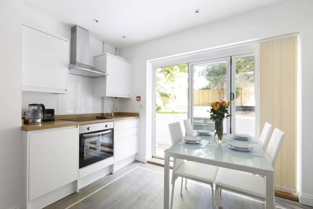 2 Bedrooms Close To The Beach With Garden And Own Entrance ! Brighton Exterior photo