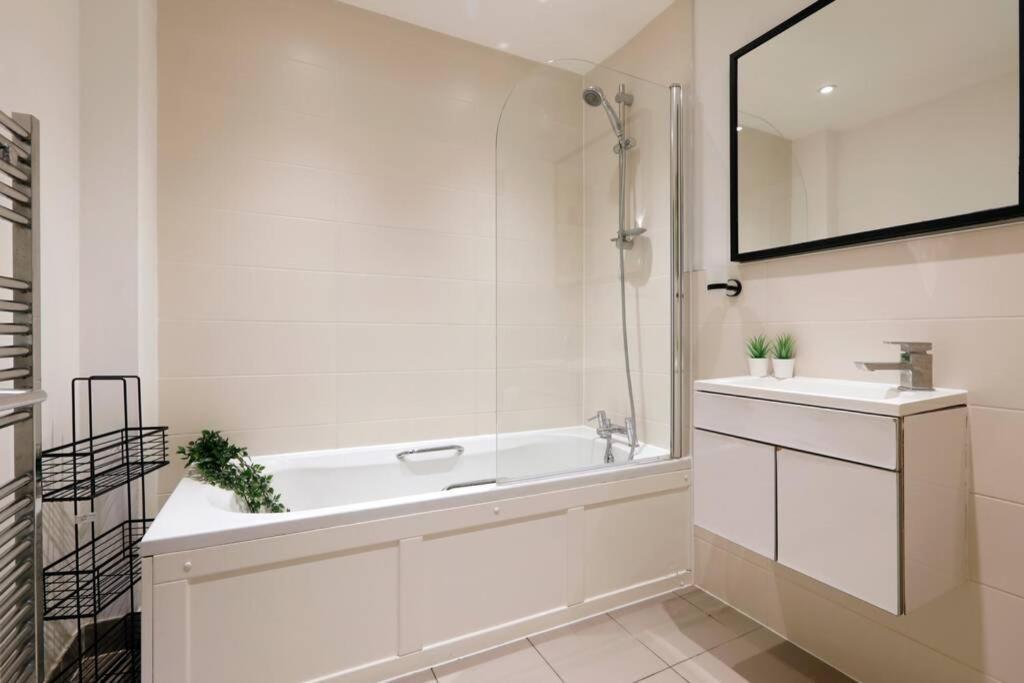 2 Bedrooms Close To The Beach With Garden And Own Entrance ! Brighton Exterior photo